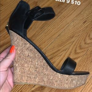 Shoe dazzle black wedges